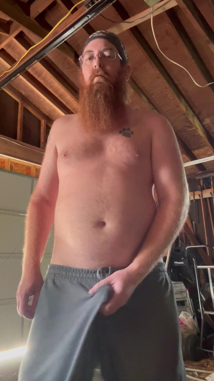 Big Baz: Il redneck nudo piscia nella tua direzione