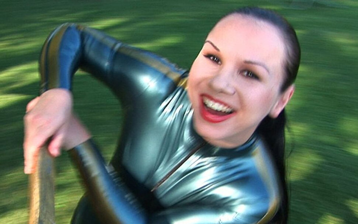 Lydia Privat: Ma nouvelle combinaison en latexcatsuit vert