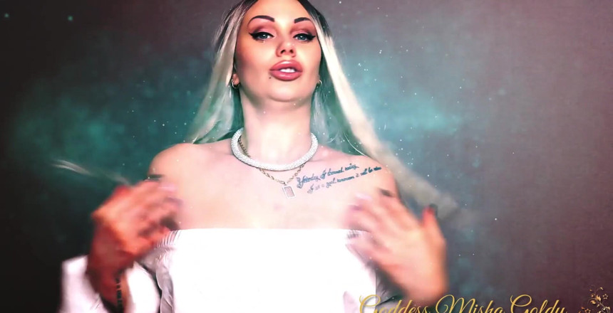 Goddess Misha Goldy: Твоя жизнь такая жалкая и скучная, если ты не поклоняешься мне и не платите мне! Findom - вся твоя жизнь.