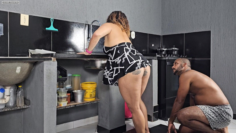 Eliane Furacao: Un cul sexy prend une grosse bite pendant que sa...