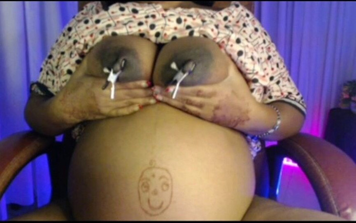 HotGirl21: Nippelklemmen 20 Salp und lutschen finger