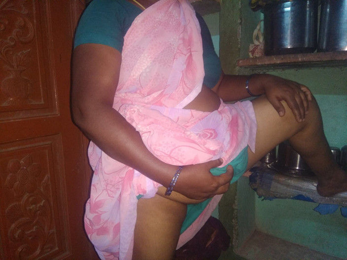 Desi Sathiya: Dorpsschoonheid Saree tante romantiek