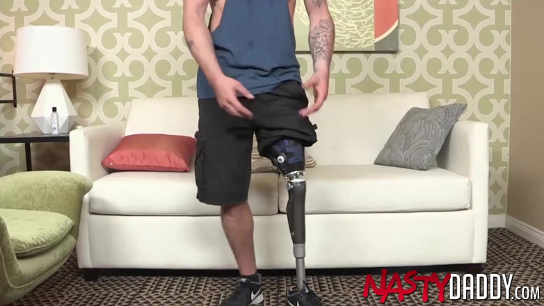 Nasty Daddy: Nastydaddy - la amputada Nicky Blue Eyes se corre y se...