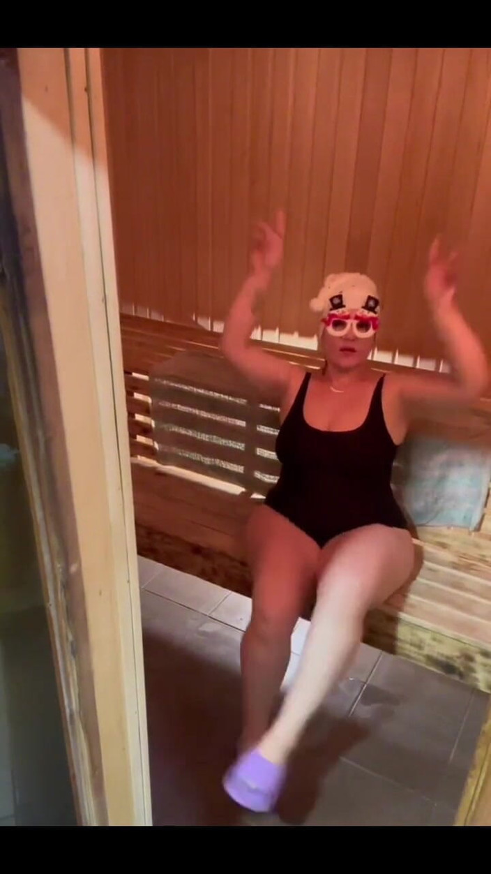 KarmenMilf: Les vacances continuent