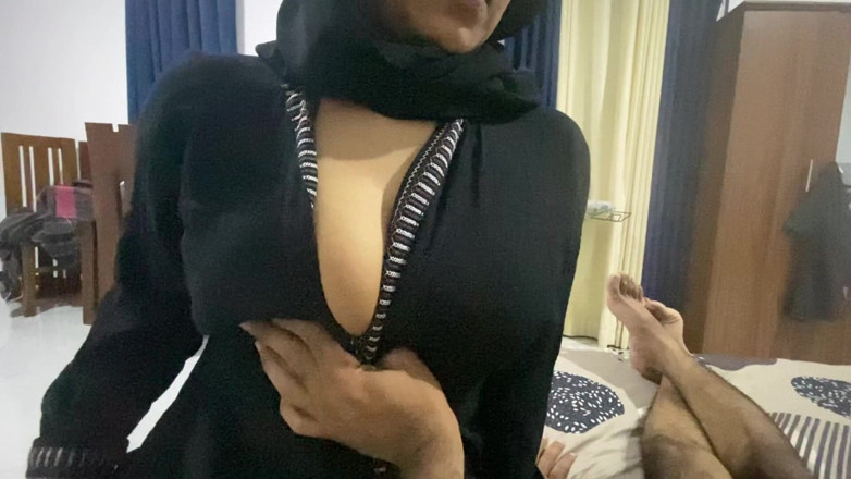 Arabicqueen: Arabiska pakistanska Bigboobs flicka pressad av ensam