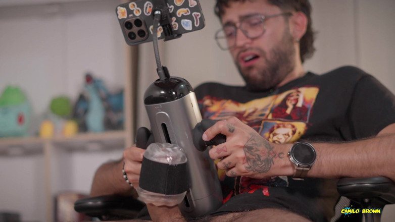 Camilo Brown: Огляд секс-ейей handy stroker від bad peach