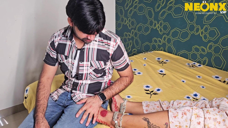 Indian Savita Bhabhi: Gadis hot india dengan besar lagi asik habis-habisan sama cowok...