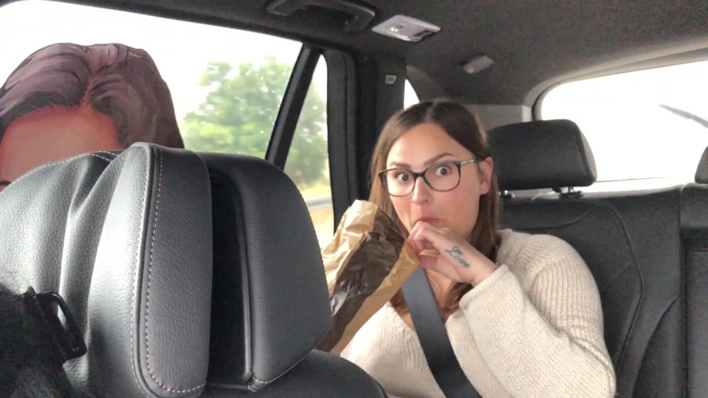 Texas Patti: Milf alemã faz camshow na estrada