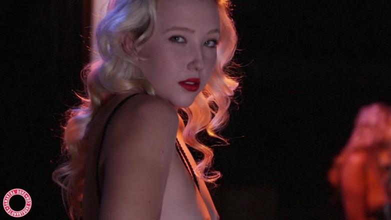 Samantha Rone: Samantha Rone, résille en solo et romance