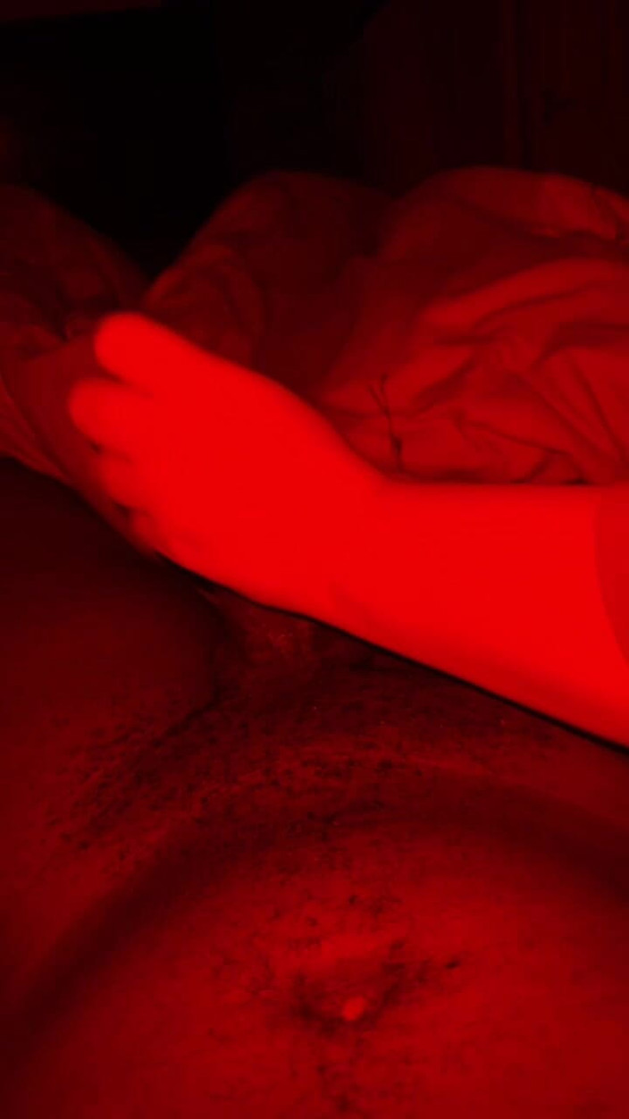Nofaceguy09: Ma demi-sœur joue avec ma grosse bite noire pendant que...