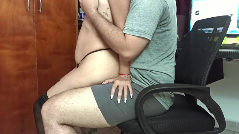 Swingersamateur40: Perjalanan saya ditanguhkan sedikit kerana, abang tiri, anda perlu melancap...