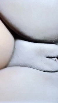 Shaiking彼女のsupercuhbbyお尻は私にホテルの部屋で彼女の熱い性交を作ります