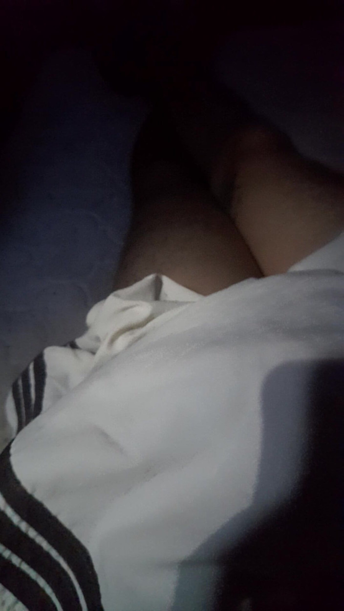 Carass: Jambes dans la nuit