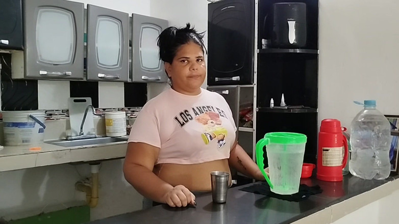 Adribella69: J’ai été engagé pour nettoyer la maison et j’ai fini par...