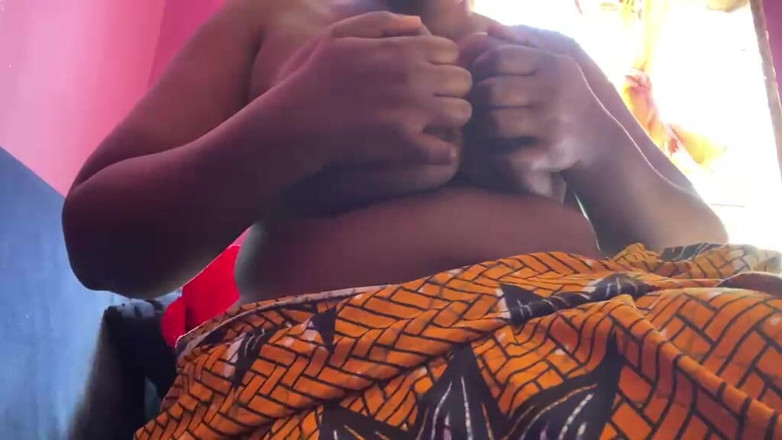 African matures: Мачуха показує свої великі цицьки
