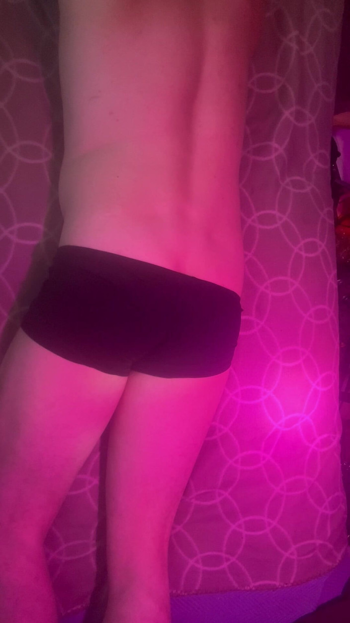 Disb33: Je me réveille extrêmement excitée alors je me caresse dans...
