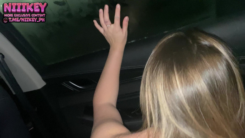 niiikey: 初めてのTinderデートは車内でのセックスで終了!彼女は私に彼女のマンコの中に射精させてくれました