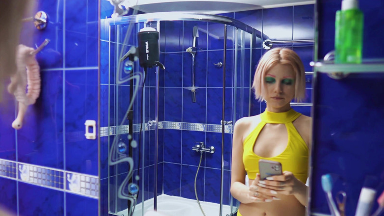Vasya Sylvia: Leche en la ducha - coño de cerca - vibrador