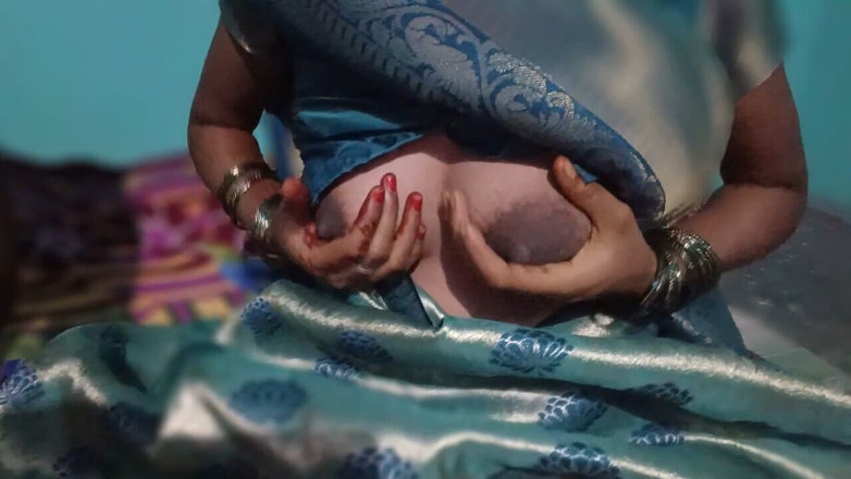 Telugubabhi: Une villageoise desi indienne à gros nichons se fait baiser par...