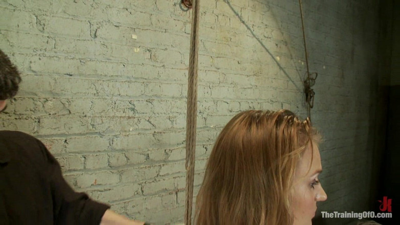 The Training of O by Kink: Payton Bell'in Testi