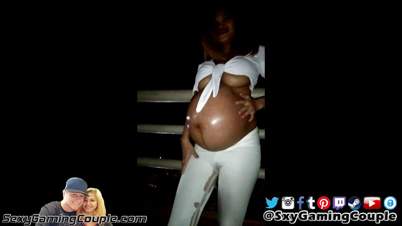 SexyGamingCouple: Zwanger plassen in de witte broek