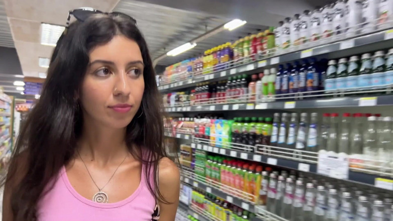 Dis Diger: Cumwalk w publicznym supermarkecie - Obciąganie na twarz fetysz na świeżym powietrzu