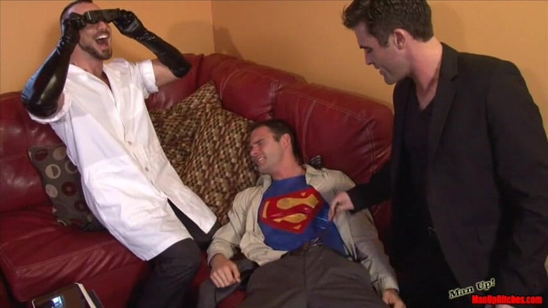 ManUpFilms: Clark Kent exposé par le Dr X