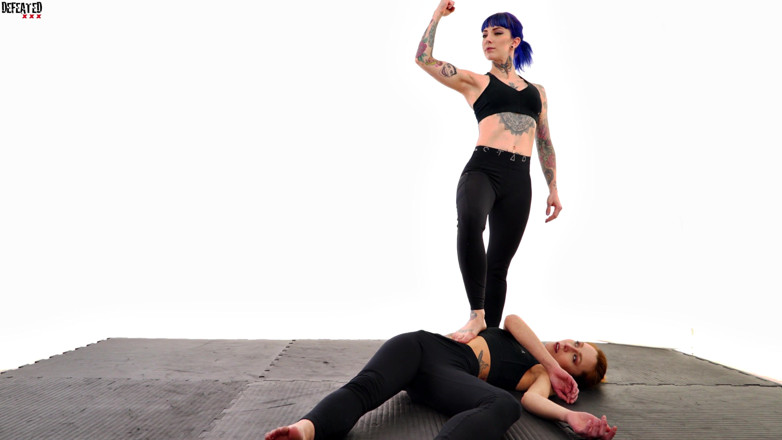 Defeated Sex Fight: Eli et Stella dans un combat torride et agressif