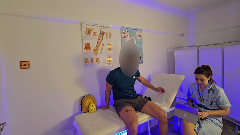 Mr LDN Lad: L'infermiera Britannica Mi Spompina in Clinica!