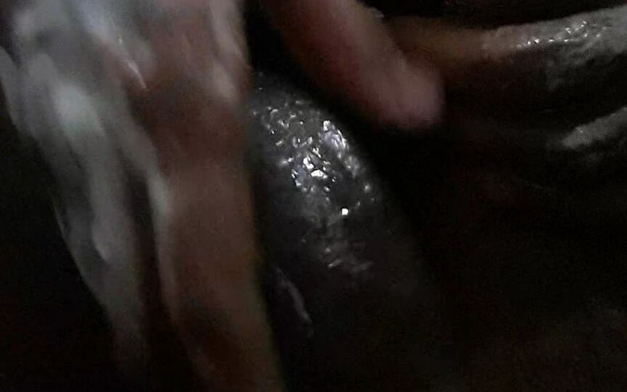 Hot Sanu: Kutas masturbuje się