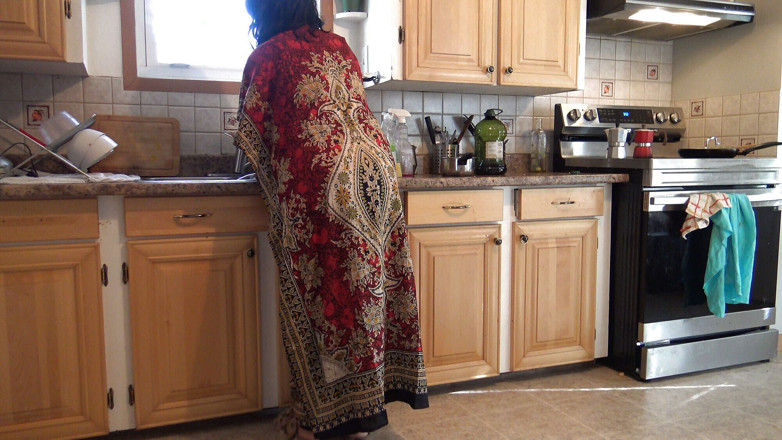 Souzan Halabi: Mamada de leche en la boca de la india punjabi