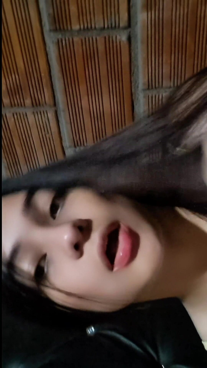 Yulieth Gomez: Yulieth Gomez atingându-mă așa cum îmi place