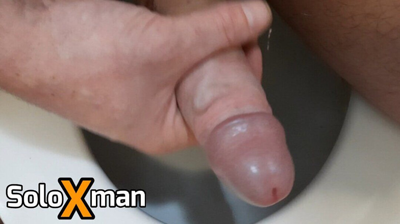 SoloXman: Gran polla sacudiendo joven caliente en el baño