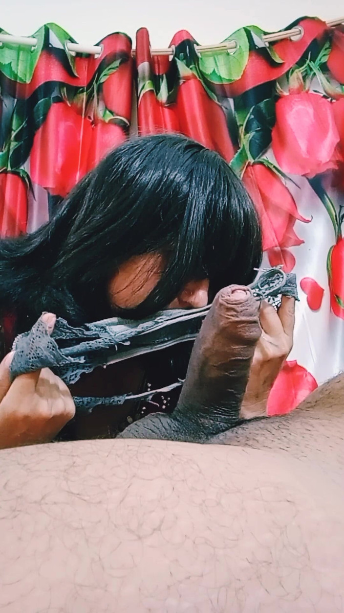 Bolly Karma: Con trai kế bị mẹ kế bắt gặp