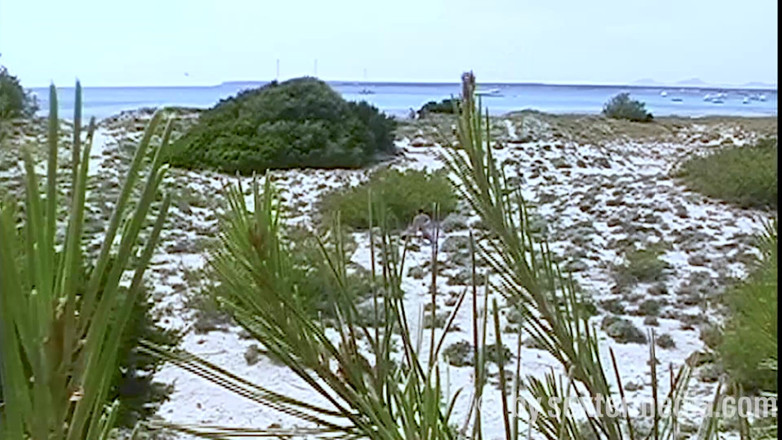 Sextermedia by Pete: MILF Sexy Nue Sur La Plage Naturiste