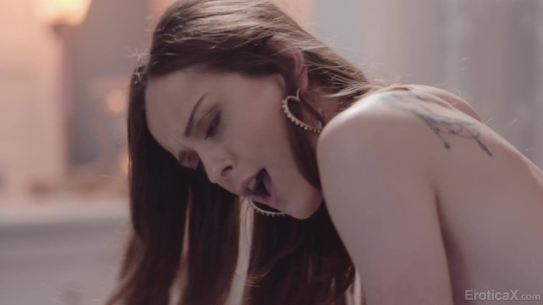 Erotica X: EroticaX - gli studenti di recitazione provano la scena di sesso