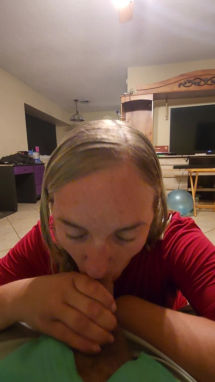 Mama_Foxx94: Wohnzimmer blowjob