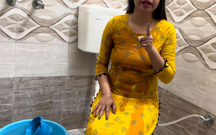 Saarabhabhi6: Mama vitregă indiană se pișă în toaletă- Fiul vitreg foarte obraznic...