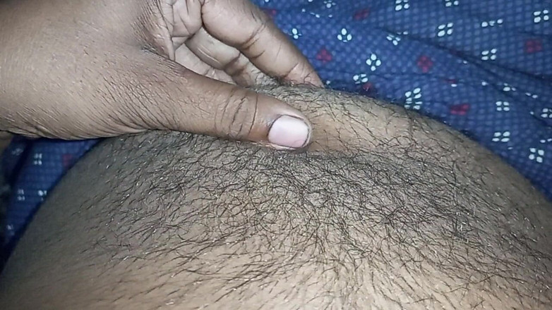 Sweet Indian cock: 젖탱이를 빨고 핥는 인도 게이 소년
