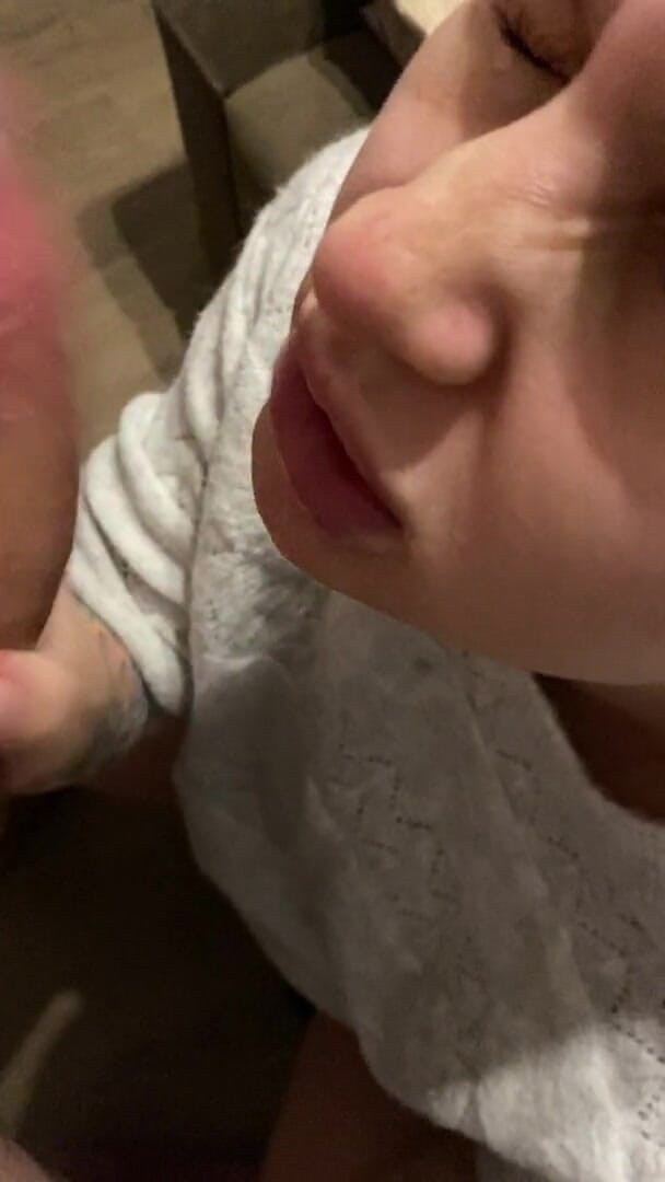 SassyTiff: Un demi-frère fait avaler du sperme