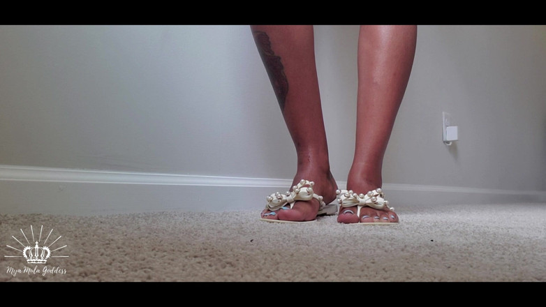 Mya Mula Goddess: Human Doormat Series Lay ve Wait