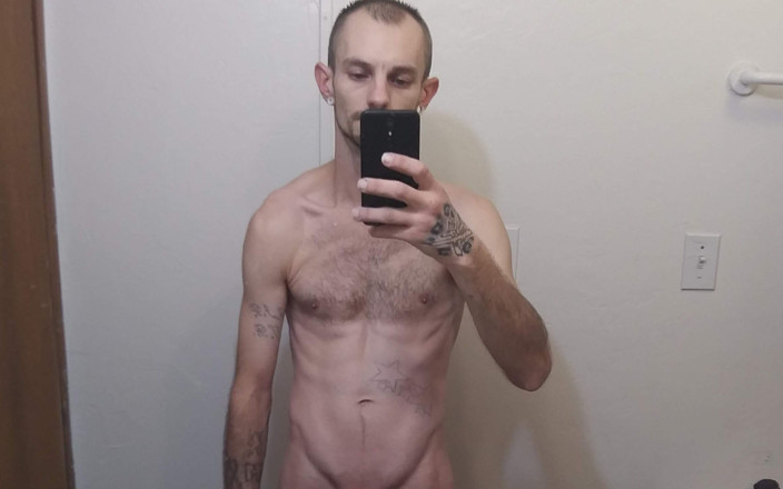Dyzzithadickgod: Mostrando mi polla en el espejo