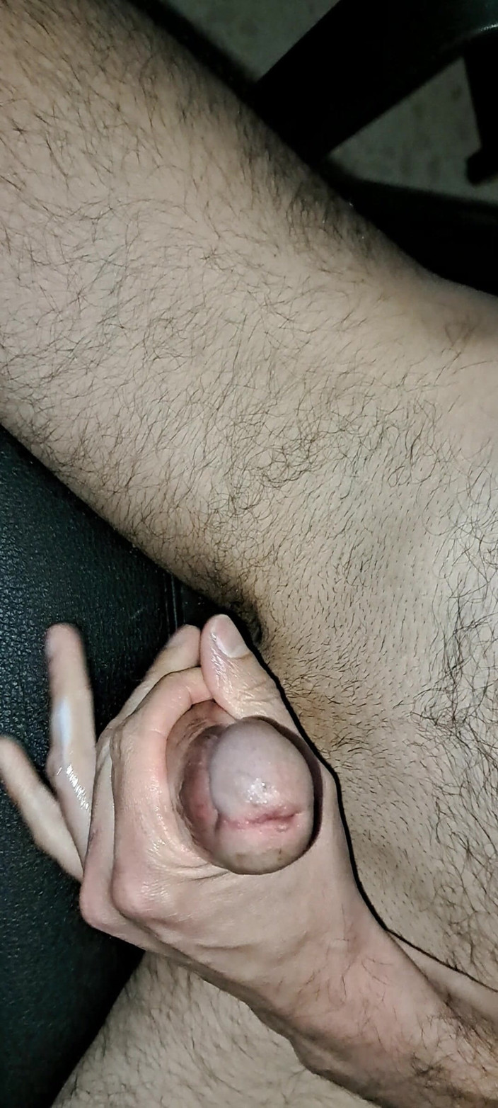 Whisky33: Masturbuję się oglądając porno.