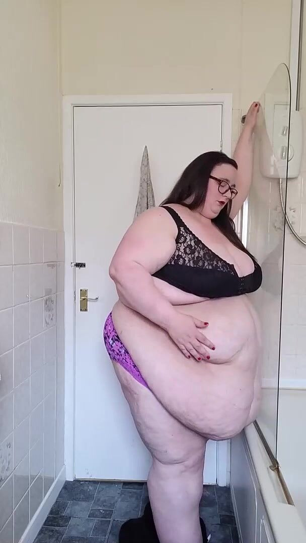 SSBBWLadyBrads: 핫한 소녀의 여름은 여전히 여기 있어