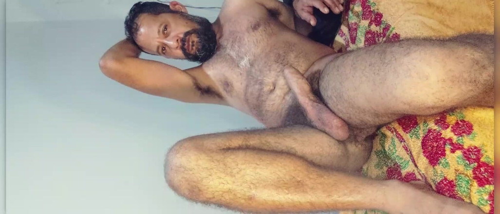 Rock F hairy: 濡れた体と硬いコック