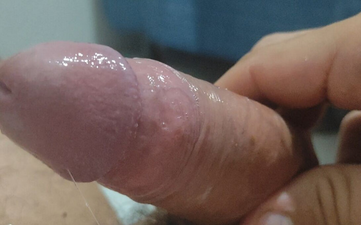 DaddyDoted: Penis tânăr în oglindă are orgasm triplu.