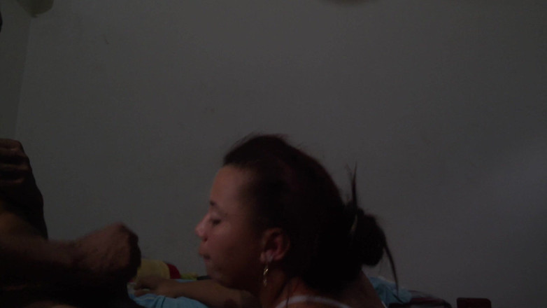Uncut Lil Midget and Latina Freaky Friends: Naine colombienne, cul énorme, gorge profonde