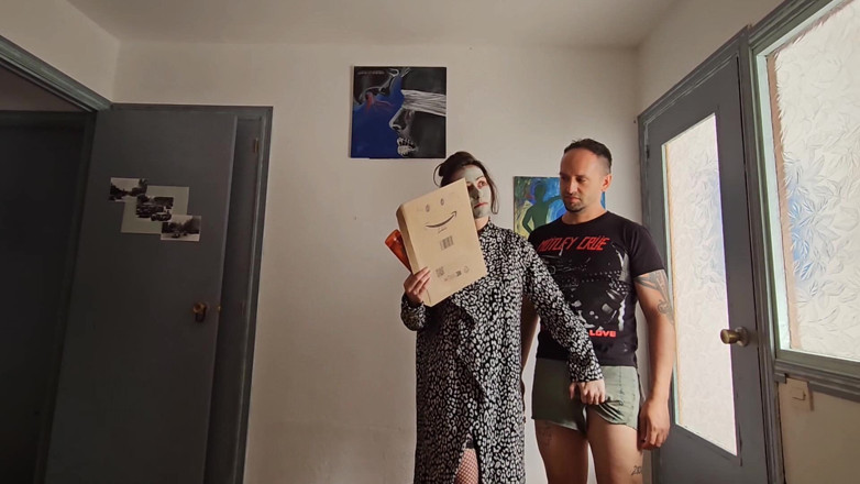 Maria Von S: The Amuzoon Delivery Boy