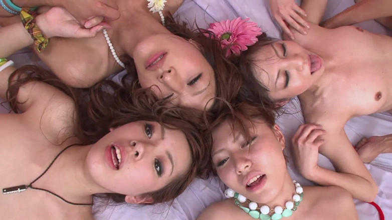 JapaneseAmateur: Des filles excitées profitent de leurs léchages de chatte puis...