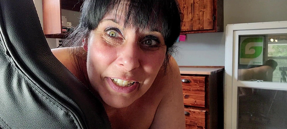 Falicha Karr: Une belle-mère sexy prend une bonne bite bien dure au...